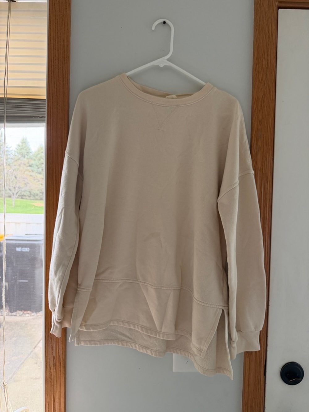 Universal Thread Cream Crewneck Sweatshirt